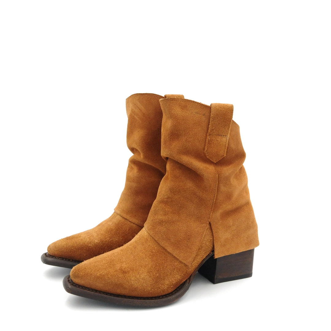 7130 BOTA CASUAL CLARKS GAMUZA MIEL